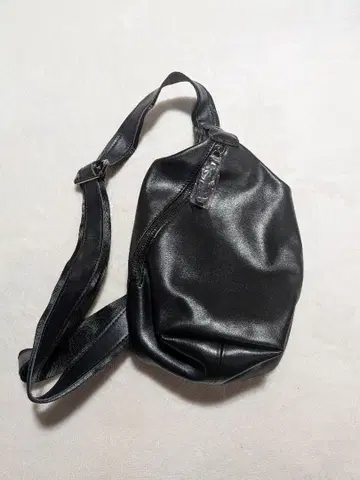 TINDING 블랙 가죽 숄더백 바디백