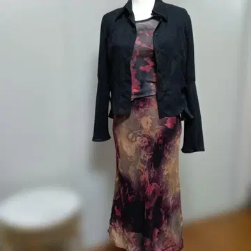 블랙 레드 그라데이션 플레어 슬리브 셋업