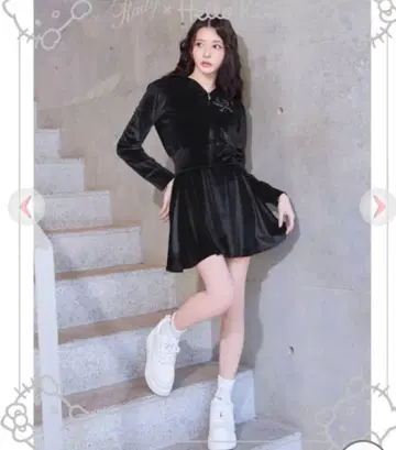 택 포함 미사용 새상품 헬로키티 벨로아 스커트 셋업 S 사이즈