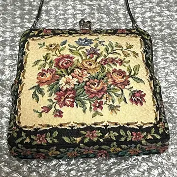 앤티크 꽃무늬 자수 핸드백