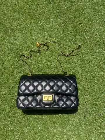 퀼팅 디자인 숄더백 블랙