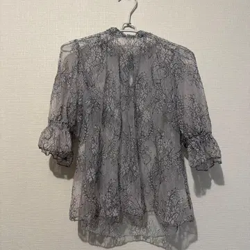 mystic 미스틱 그레이 꽃무늬 레이스 반팔 블라우스 튤