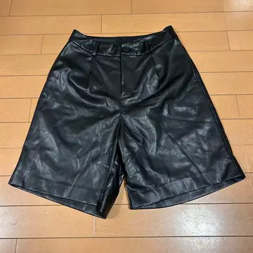 [ 새상품급 ] Spick and Span 인조 가죽 숏팬츠 블랙 38