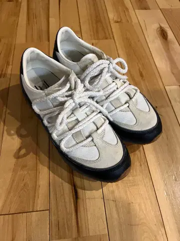 오니츠카타이거 안드레아 폼필리오 헤신카