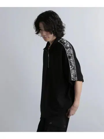 쇼 하프 지퍼 컷 (HARE)