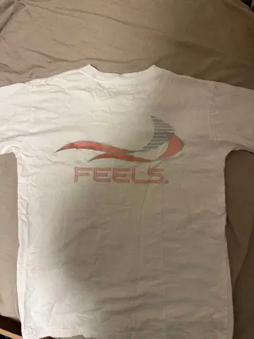 FEELS. 화이트 T셔츠