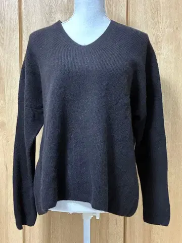 블랙 V넥 긴팔 니트 스웨터