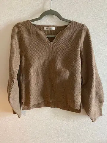 Lounie 베이지 V넥 스웨터 퍼프 슬리브