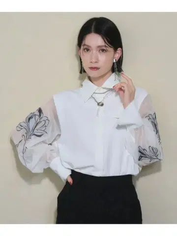 소매 자수 시어 절개 셔츠(HARE)