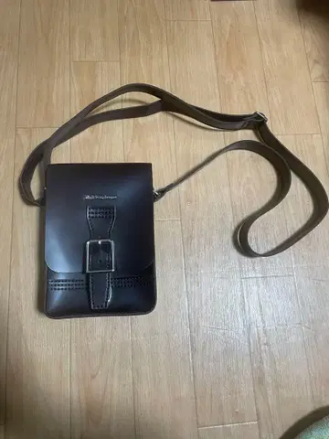 닥터마틴 박스 크로스 바디백 숄더백