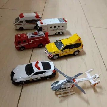 토미카 구급차 소방차 순찰차 닥터헬기
