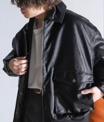 [ JaVa 자바 콜라보 ] 페이크 가죽 블루종 포켓 부착 긴팔