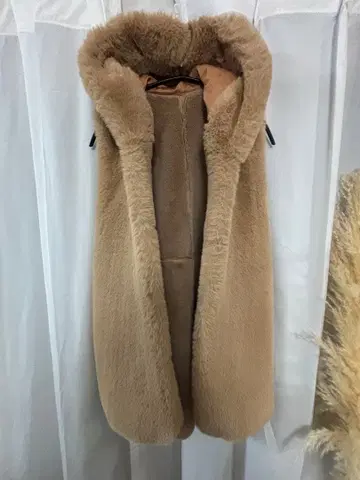 후드 부착 베이지 퍼 베스트
