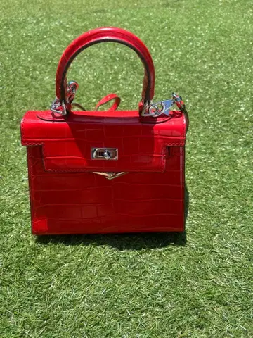 빨간색 악어 무늬 핸드백 스트랩 포함