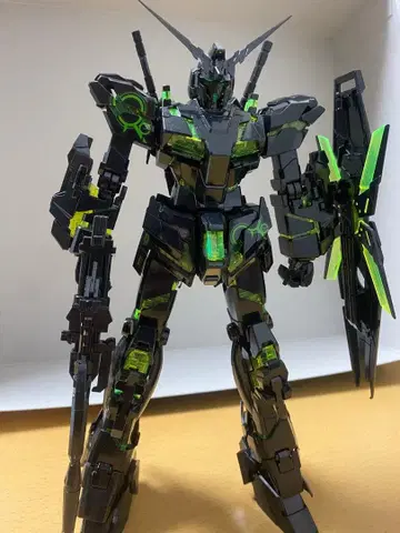MG 1/100 유니콘 건담 [리서큘레이션 컬러] 조립 완료
