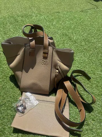 베이지 합성 피혁 숄더백