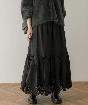 어반 리서치 써니 라벨 코튼 포플린 자수 스커트