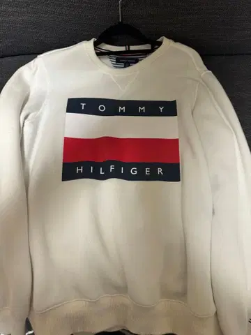 TOMMY HILFIGER 화이트 맨투맨