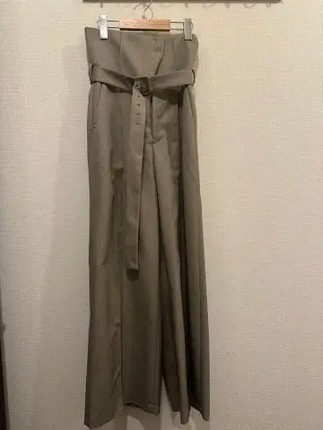 [ 가격 인하 협상 가능 ] FRAY I.D 베이지 와이드 팬츠