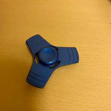 파란 금속제 피젯 스피너