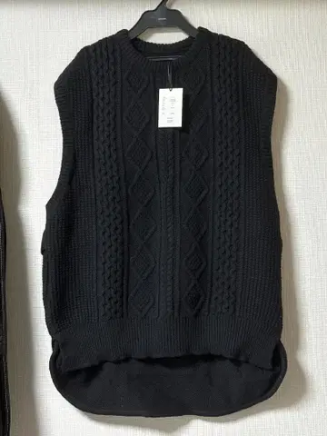 stein OVERLAPED CABLE KNIT VEST Black
