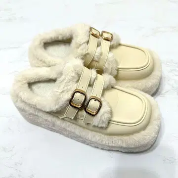 통굽 퍼 로퍼 아이보리 한국 구매 22.5cm 실내 시착만 한 상품