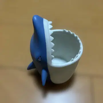상어 입 모양 소품함