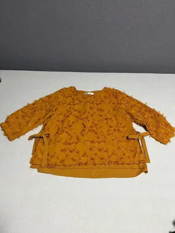 Bou Jeloud 프릴 달린 긴팔 상의 머스타드