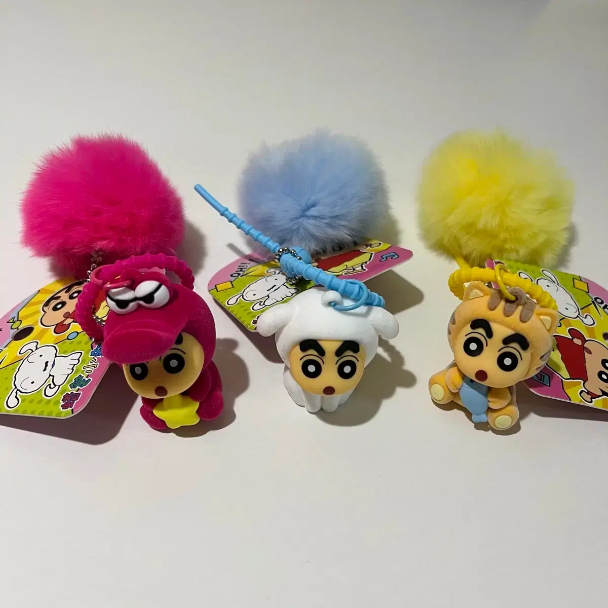 Crayon Shin-chan Whitey Cat Figure Pom Pom Keyring