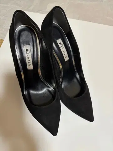 D.JANA 블랙 하이힐