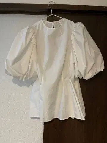 [ 새상품급 ] Lily Brown 화이트 블라우스
