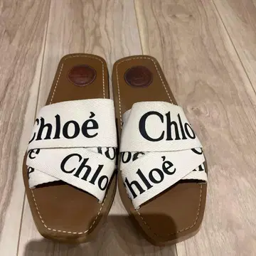 끌로에 크로스 스트랩 샌들 화이트/블랙