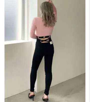 GYDA 백 크로스 스키니 팬츠 M