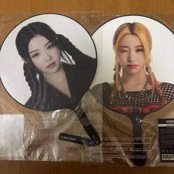 르세라핌 윤진 부채 세트