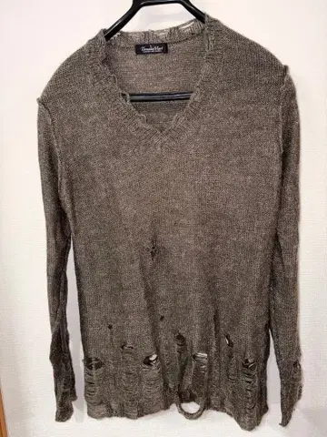 토네이도 마트 브라운 데미지 가공 니트