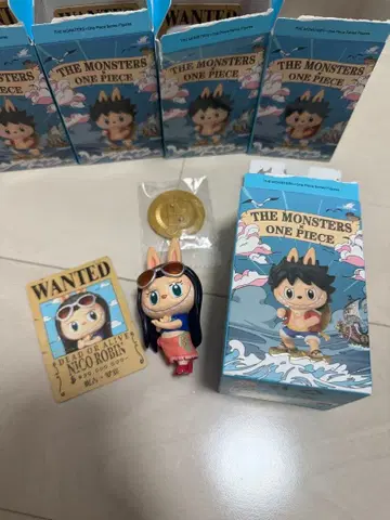 POP MART 원피스 피규어 로빈