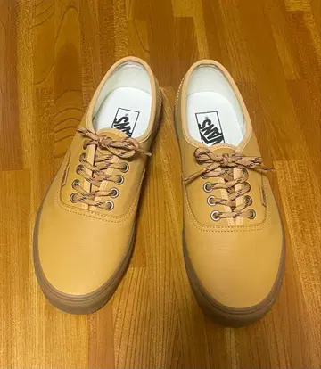 VANS 오센틱 위트 25.5cm