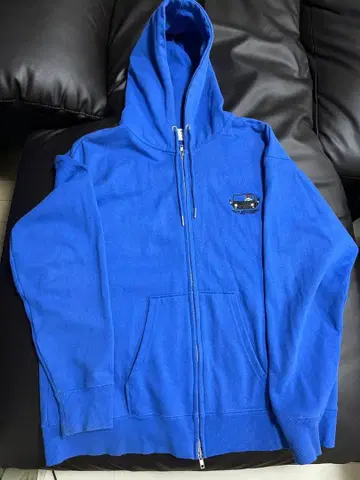 파란색 후드티 프론트 자수 백 프린트