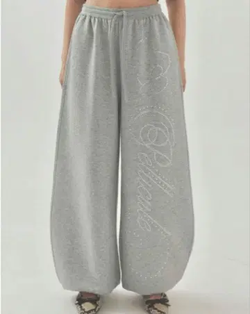 PELLICULE 페리큐어 스톤 데코 스웨트 팬츠