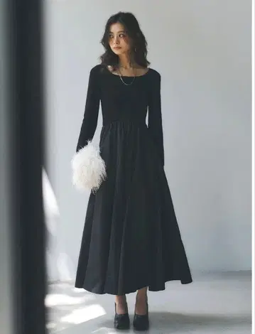 이번 시즌 신상 anuans 니트 도킹 플레어 원피스 블랙 1