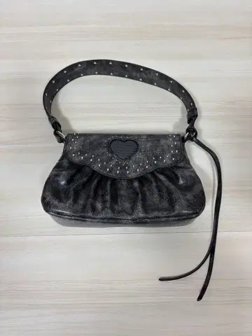 MOUSSY 하트 모티브 숄더백