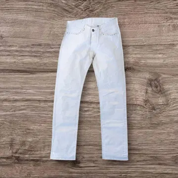 화이트 스트레이트 데님 스터드 부착