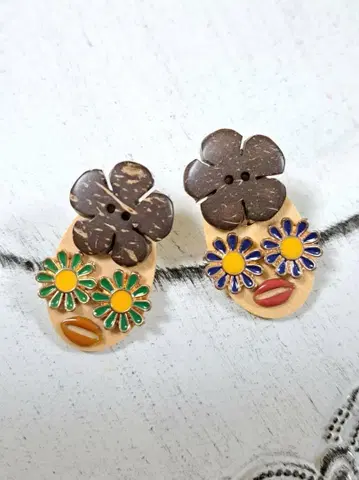 코코넛 소재의 꽃과 얼굴 귀찌