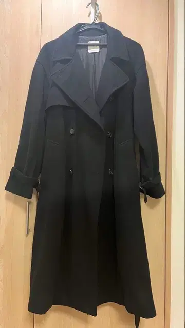 UNITED TOKYO 블랙 트렌치코트 사이즈 2