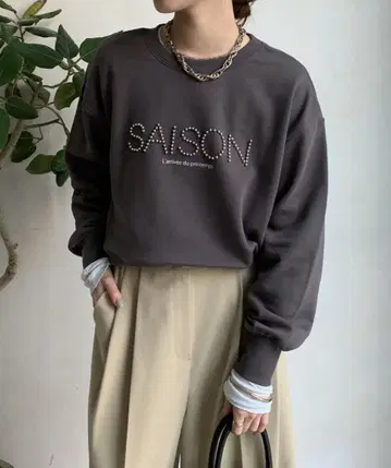 Doudou [WEB 한정판] 스터드 로고 풀오버