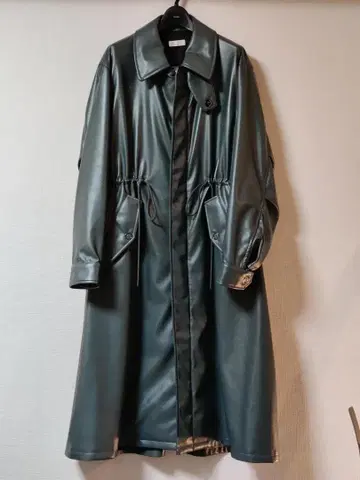 Youngmachines 합성 가죽 코트