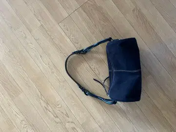 네이비 스웨이드 숄더백