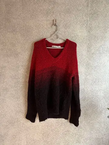 레드 블랙 그라데이션 니트 L 사이즈