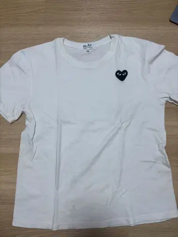 PLAY 하트 로고 화이트 반팔 T셔츠