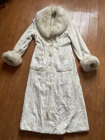 여왕님 계열 화이트 퍼 장식 화이트 롱 코트